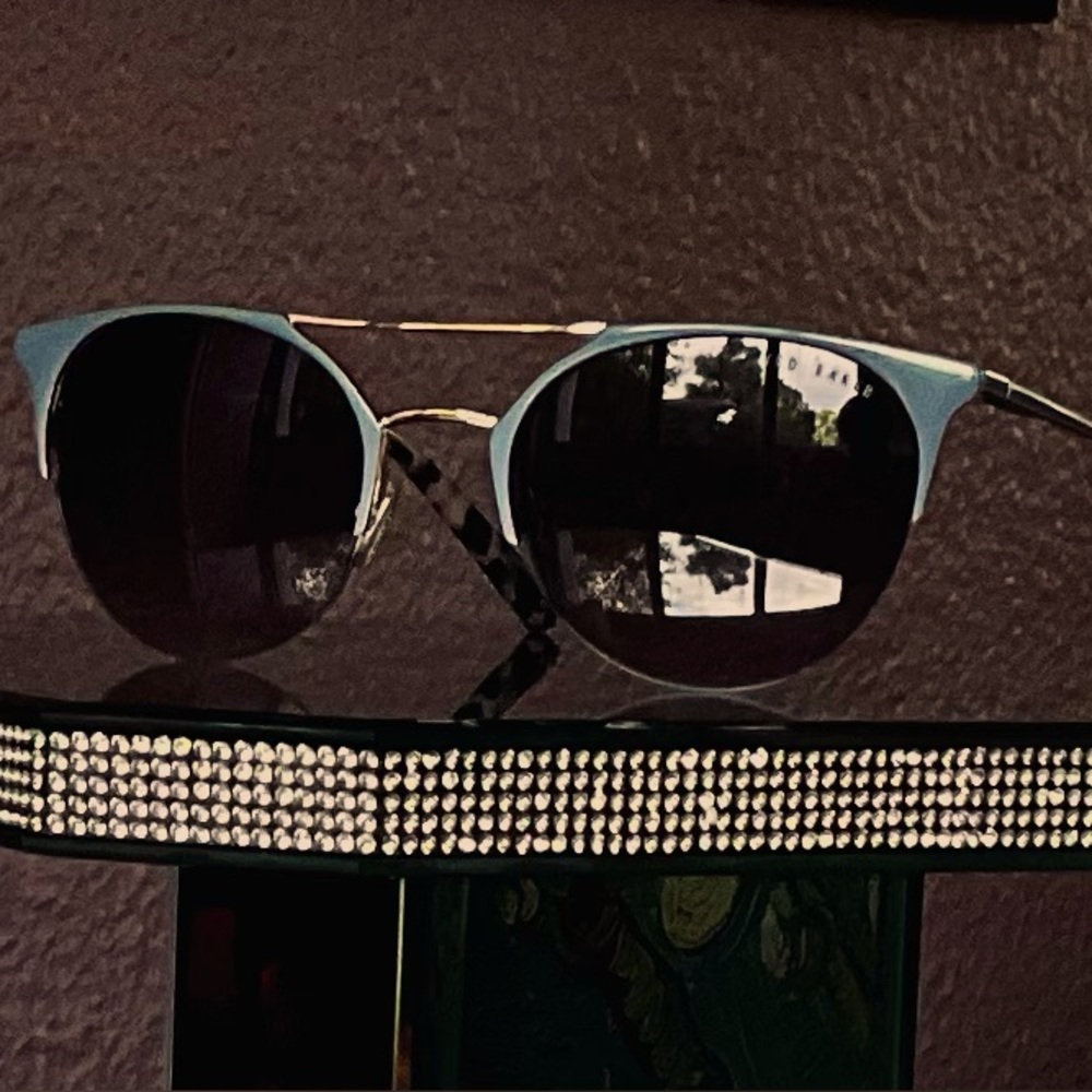 BEAUTIFUL TED BAKER CAT-EYE  BLUE/GREY SUNGLASSES NWOT